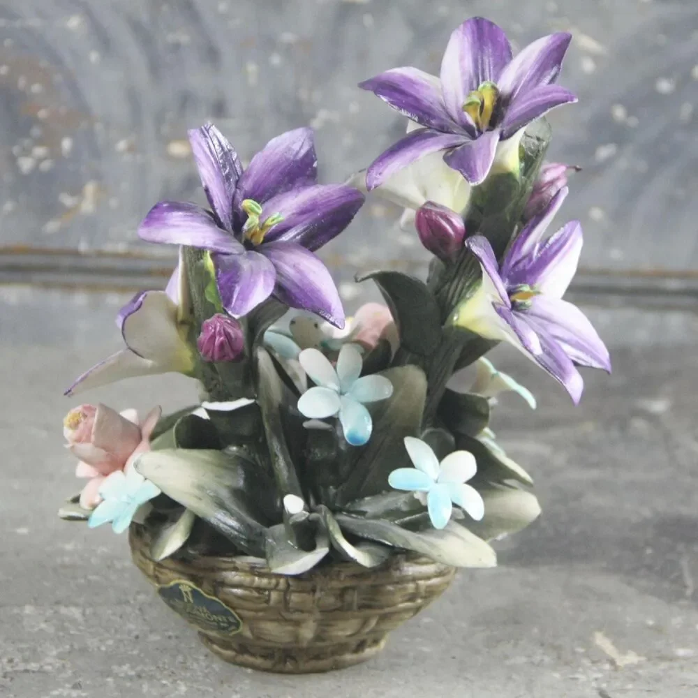 Nuova Italian Capodimonte ceramic floral arrangement with lilies, Naples, Italy - Picture 3 of 8